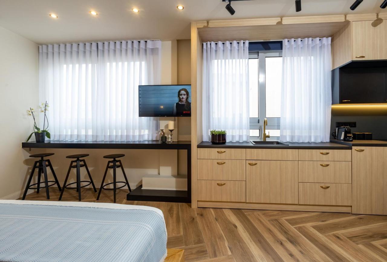 Triple A - 3 Squares - Free Parking! Atenas Exterior foto