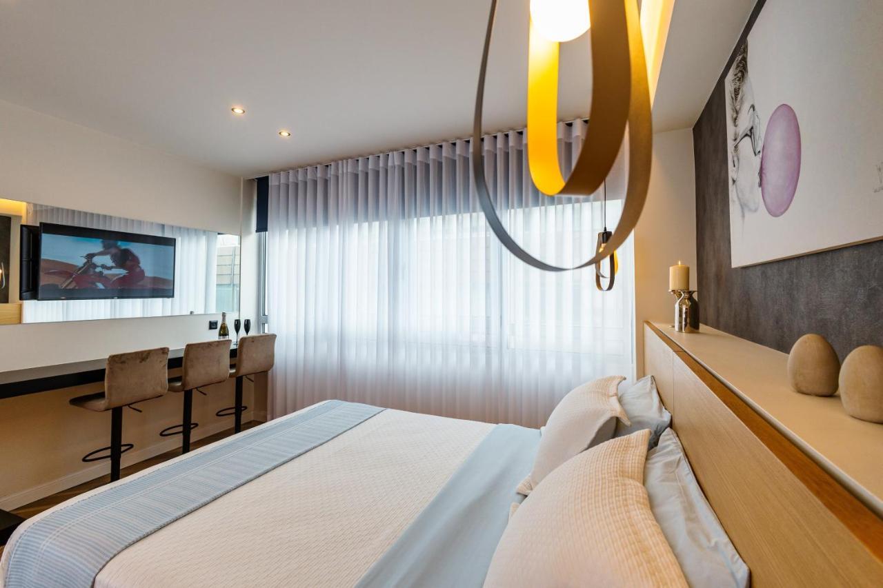 Triple A - 3 Squares - Free Parking! Atenas Exterior foto