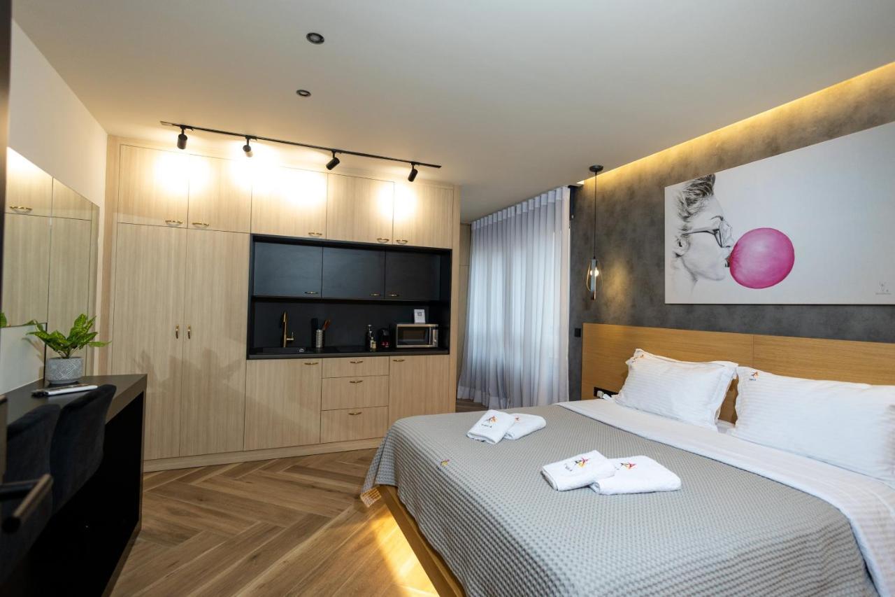 Triple A - 3 Squares - Free Parking! Atenas Exterior foto